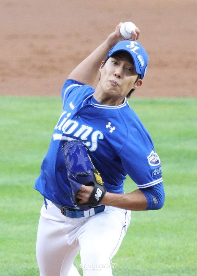 2025 신한 SOL Bank KBO리그 LG 트윈스 대 삼성 라이온즈 경기가 20일 서울 잠실야구장에서 열렸다.  삼성 선발 원태인이 역투하고 있다. /사진=김진경 대기자