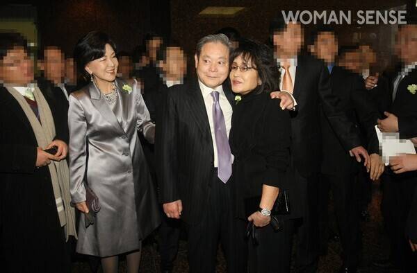 2010년 호암 100주기 기념식에 참석한&nbsp;고 이건희 삼성그룹 회장과 여동생 이명희 신세계그룹 총괄회장, 아내 홍라희 삼성미술관 리움 명예관장.&nbsp; 사진=일요신문DB