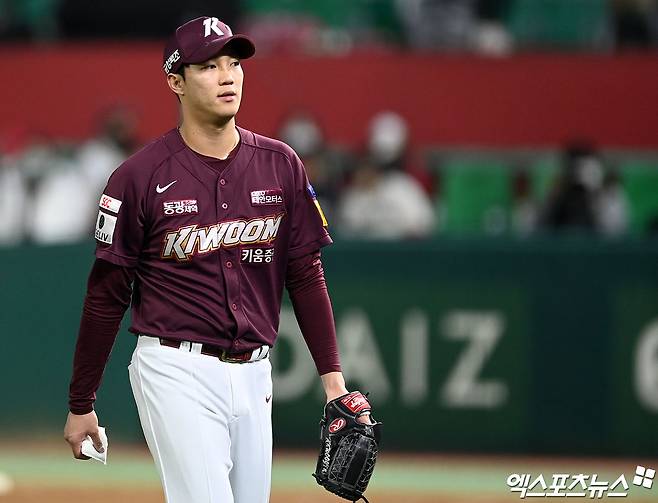 키움 히어로즈 투수 안우진이 19일 류현진재단에 사회복무요원 복무 기간 모은 군 적금 1719만원을 기부했다. 사진 엑스포츠뉴스 DB