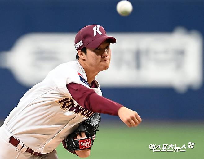 키움 히어로즈 투수 안우진이 19일 류현진재단에 사회복무요원 복무 기간 모은 군 적금 1719만원을 기부했다. 사진 엑스포츠뉴스 DB