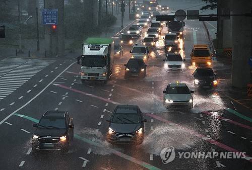 서행하는 차량 [연합뉴스 자료사진]