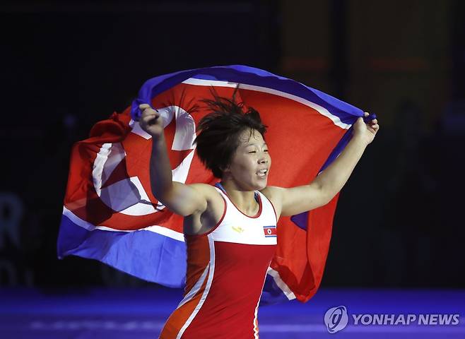 세계선수권대회에서 우승한 북한 여자 레슬링 오경령 [EPA=연합뉴스]