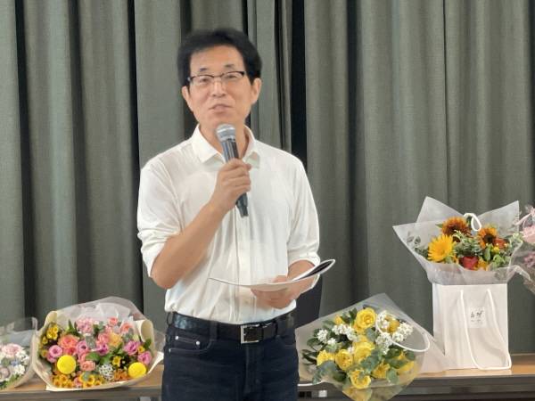 이형우 문학평론가