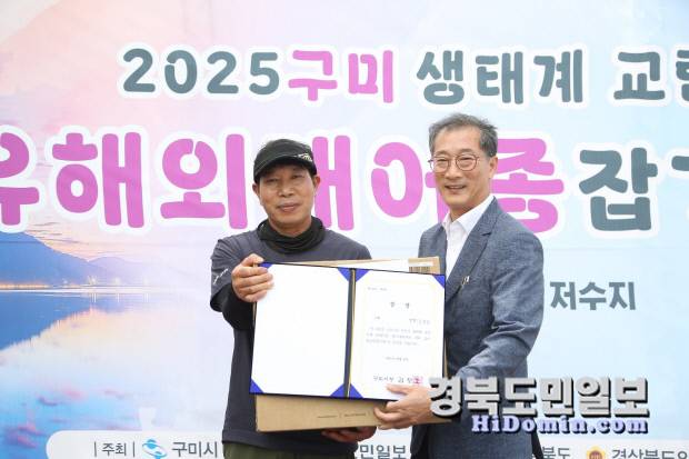 1위 수상자 김윤섭씨(왼쪽).사진=유재영 기자