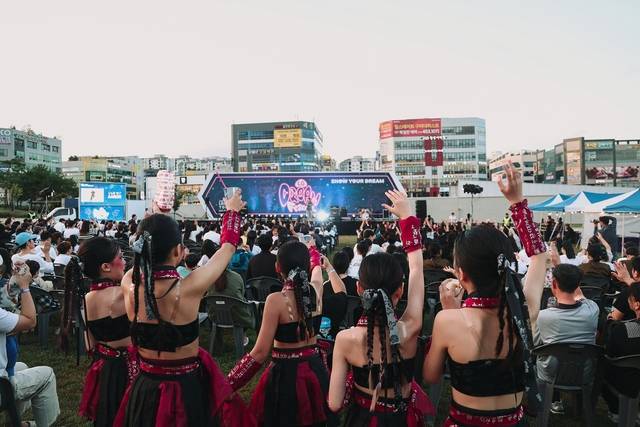 지난 20일 LG경북협의회가 구미시 우항공원에서 LG드림페스티벌 본선 경연을 진행하고 있다. 올해는 야외에서 진행해 시민들의 응원과 호응을 얻었다. LG경북협의회 제공