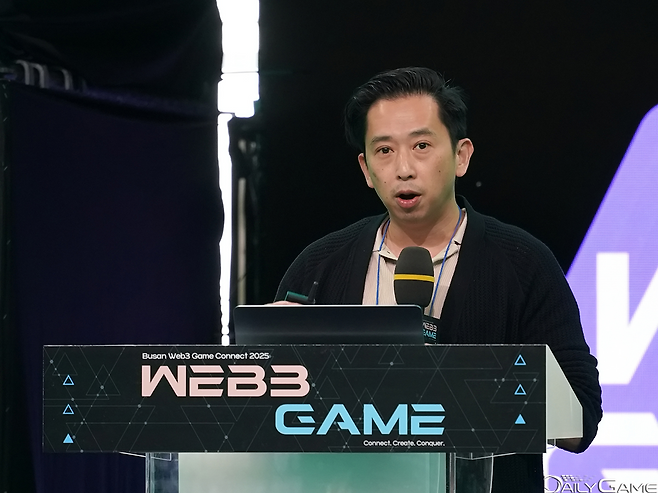 '부산 웹3 게임 커넥트 2025'의 기조 연설을 진행한 안 트란 솔라나 슈퍼팀 APAC 리더.