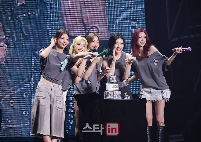 지난 20일 서울 강서구 KBS아레나에서 열린 그룹 ITZY 공식 팬미팅 ‘ITZY The 4th Fan Meeting 있지 믿지, 날자! ON AIR’의 한 장면. (사진=JYP엔터테인먼트)