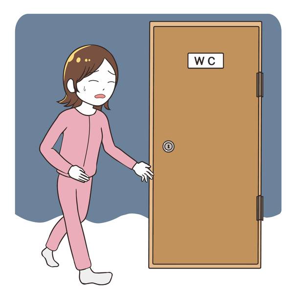 여성 가운데 특히 공중화장실을 거의 사용하지 않는 사람이 많다. 어떤 사람은 신발을 신은 채 변기 위에 올라가 용변을 보기도 한다. 이런 행위를 하지 말아달라는 경고문이 붙은 화장실도 있다. 화장실에 들어가기 전에 진땀을 흘리는 여성의 모습.[사진=게티이미지뱅크]