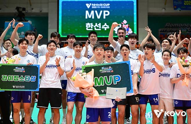 컵대회 남자부 MVP를 수상한 대한항공 한선수. 사진 | 한국배구연맹