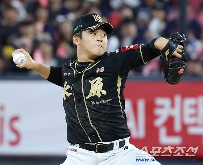 20일 수원 케이티위즈파크에서 열린 KT와 한화의 경기. 투구하고 있는 KT 박영현. 수원=송정헌 기자songs@sportschosun.com/2025.09.20/