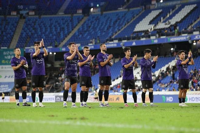 울산문수축구경기장/ K리그1/ 울산HDFC vs FC안양/ 안양 단체/ 선수단 인사/ 사진 김정수