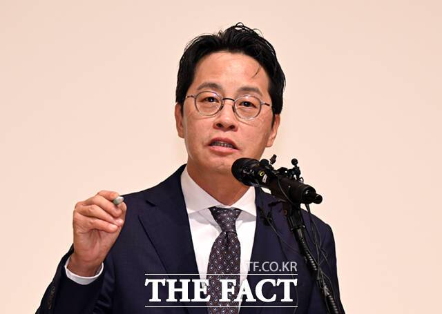 조좌진 롯데카드 대표이사가 18일 오후 서울 중구 부영태평빌딩에서 사이버 침해 사고에 대한 사과 및 고객 보호 조치 등과 관련해 입장을 밝히고 있다. /이새롬 기자