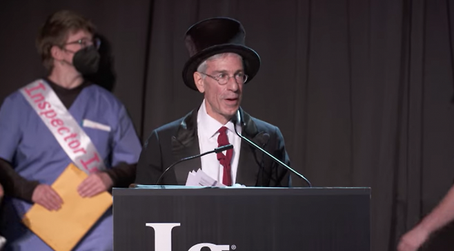 지난 18일(현지시간) 미국 보스턴대에서 ‘제35회 이그노벨상’ 시상식이 열리고 있다. Improbable Research 제공.