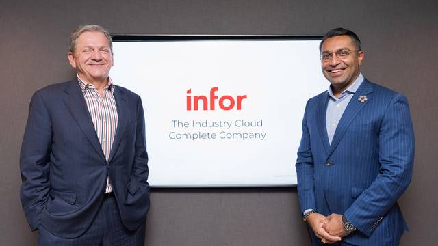 볼프강 코벡(왼쪽) 인포 국제사업 총괄부사장 겸 총괄책임자와 테리 스마그 인포 아시아태평양·일본 수석부사장 겸 총괄책임자가 18일 디지털타임스와 인터뷰하고 있다. 인포 제공