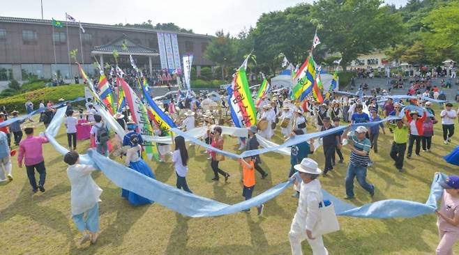충남 서천군에서 열린 '한산모시문화제'. 연합뉴스