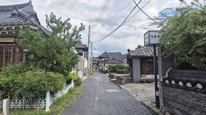 지난 13일 경주 황리단길의 한 골목. 주성미 기자