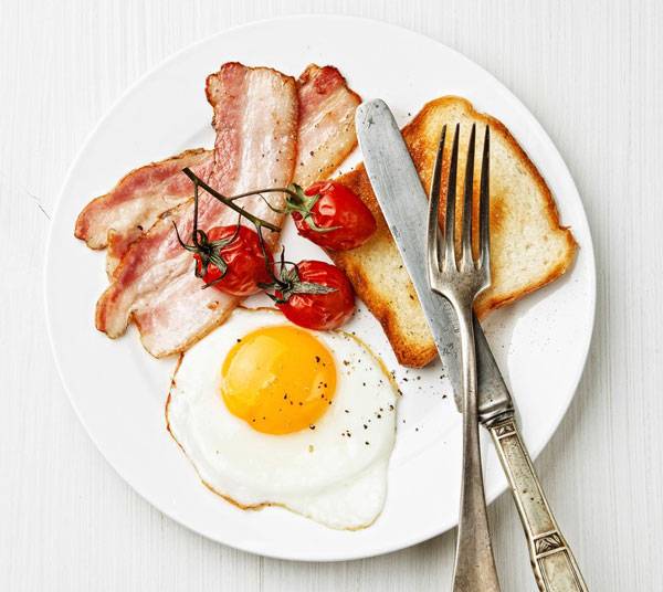 계란을 토마토·시금치·버섯과 먹으면 영양 효과가 배가 된다./사진=클립아트코리아