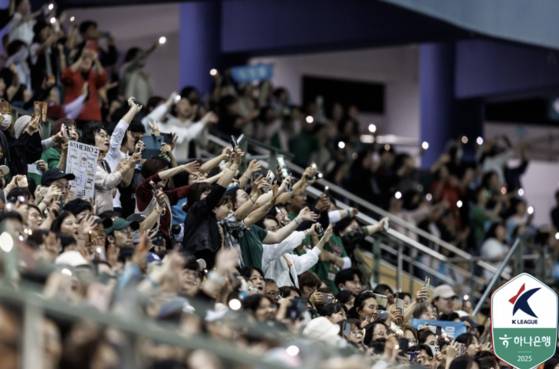 경기장을 가든 메운 팬들. 사진 프로축구연맹