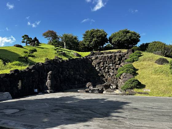지난 8월 25일 찾은 제주 생각하는 정원 내 '비밀의 정원' 폭포 모습. 최충일 기자