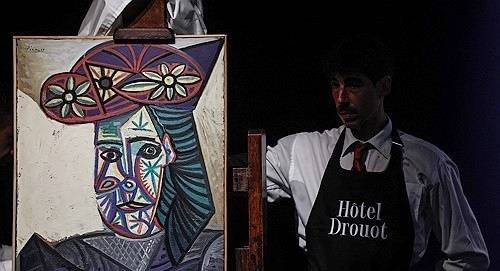 파리 경매사 드루오가 18일 피카소의 미공개 초상화를 선보이고 있다. AFP=연합뉴스