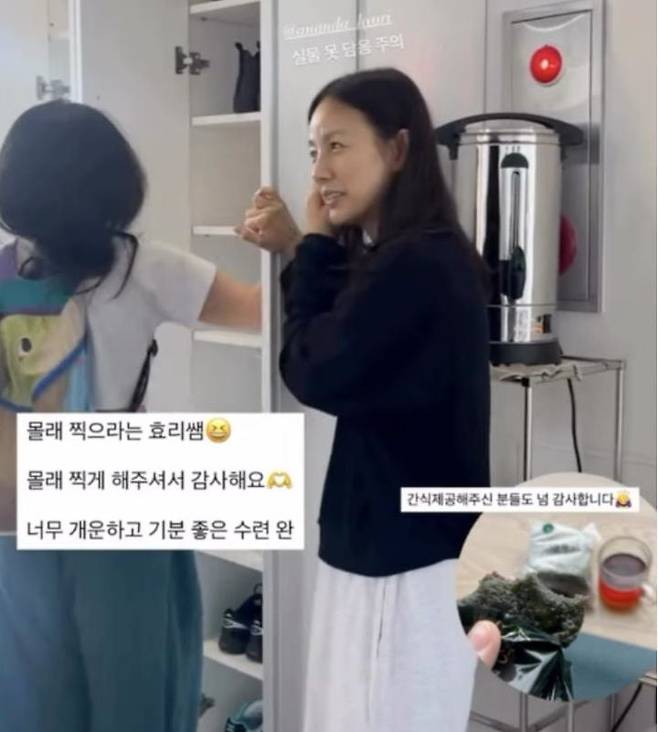 요가원에서 수강생과 대화 중인 이효리. 사진=아난다 인스타그램