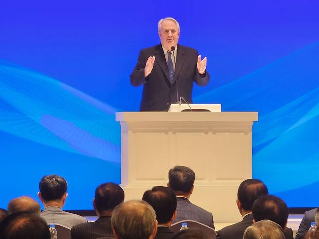 인요한 국민의힘 의원이 19일 서울 여의도 서울 여의도 CCMM 빌딩에서 열린 제50차 정기총회에서 축사를 전하고 있다.