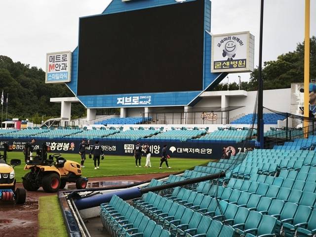 기둥이 무너졌던 대구 삼성 라이온즈파크. 사진=연합뉴스