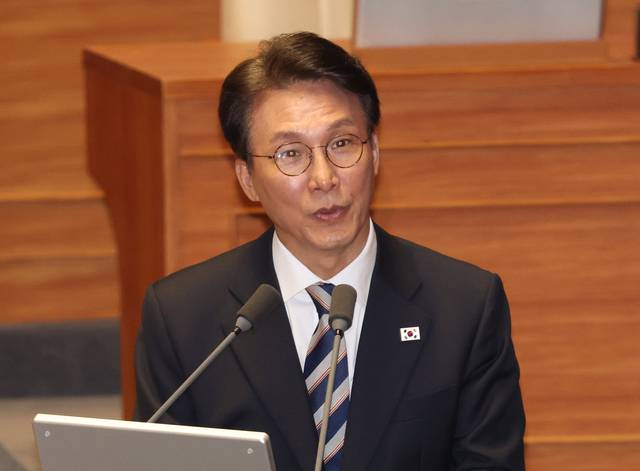 김민석 국무총리가 지난 17일 국회 본회의에서 대정부 질문에 답변하고 있다. 뉴시스