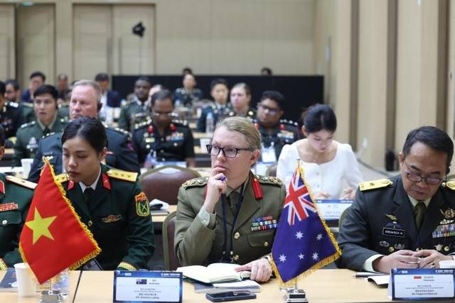 육군은 지난 20일 ‘2025 한·아세안 플러스 국제군수포럼’을 성공적으로 마쳤다. 포럼 발표를 경청하는 외국군 관계자들. 육군 제공