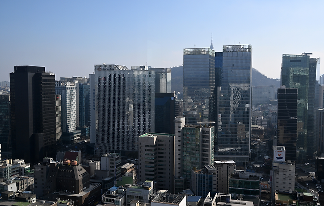 서울 중구에 위치한 주요 기업들의 건물 전경. [헤럴드DB]