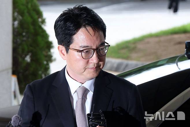 [서울=뉴시스] 홍효식 기자 = 사의를 표명한 심우정 검찰총장이 2일 오전 서울 서초구 대검찰청으로 출근하며 취재진 질문에 답하고 있다. 2025.07.02. yesphoto@newsis.com