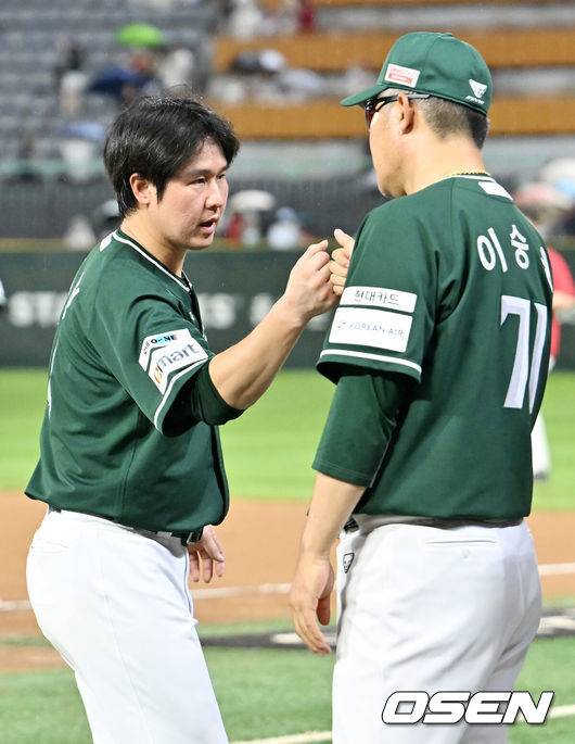 SSG 랜더스 최정과 이숭용 감독. /OSEN DB