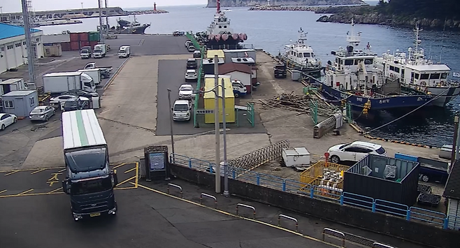 밀입국 중국인이 제주 서귀포항에서&nbsp;화물차에 타 제주항으로 이동하는&nbsp;모습. 제주해양경찰청 제공