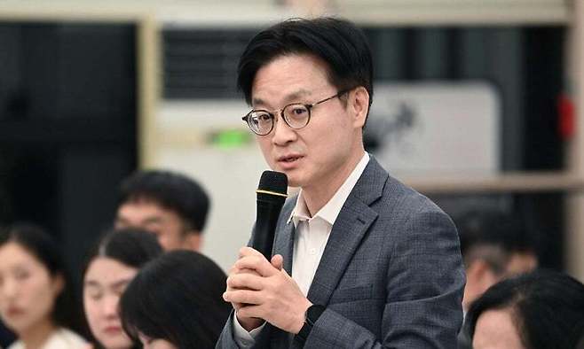 김정관 산업통상자원부 장관이 지난 16일 세종에서 열린 기자간담회에서 발언하고 있다. 산업통상자원부 제공