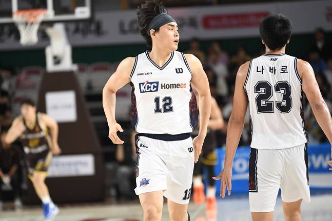 KCC 김훈(왼쪽). /사진=KBL 제공