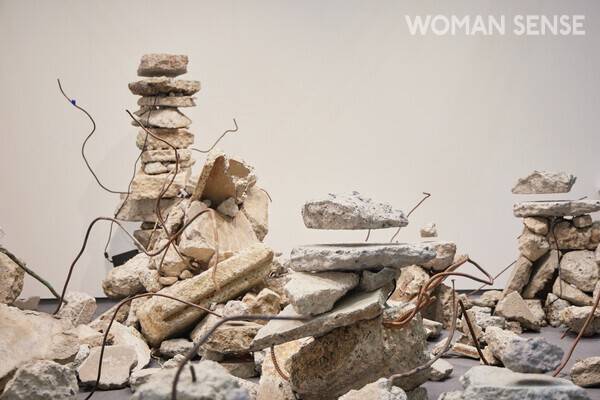 위)CON_, Frieze Seoul 2025. Photo by WeCap Studio. Courtesy of Frieze.