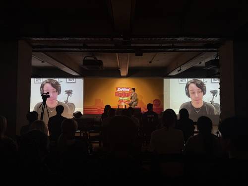 '2025 다빈치모텔' 데버라 스미스 화상 강연 데버라 스미스가 20일 오후 서울 용산구 현대카드 스토리지에서 개최된 '2025 현대카드 다빈치모텔' 행사에서 '한국 문학을 세계로 이끈 번역의 힘'을 주제로 화상 강연하는 모습. [현대카드 제공. 재판매 및 DB 금지]