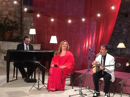 그리스 레베티코 무대에 오르는 출연자 모습/사진=국립무형유산원 제공