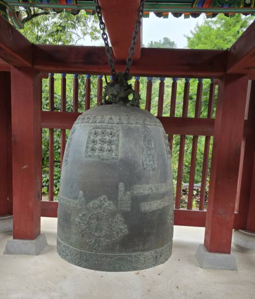 ◇보물급 문화유산인 수타사 동종. 사진＝신하림기자