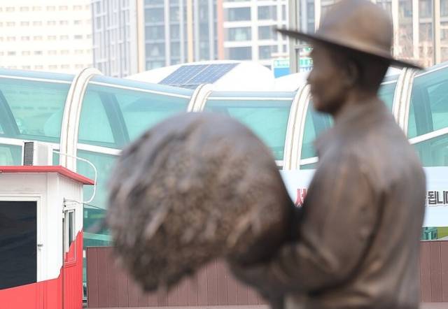 동대구역에 위치한 박정희 동상. 연합뉴스