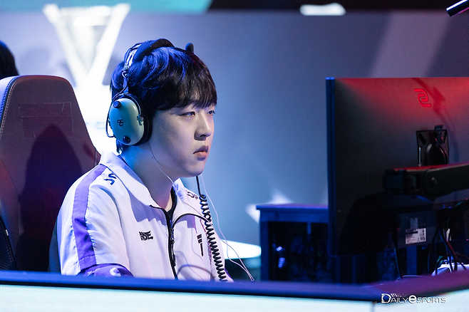 'JM' 김정민을 완파하며 16강 희망을 살린 '샤이프' 김승환.