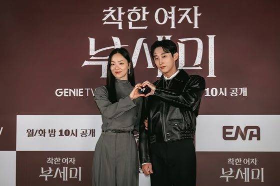 배우 전여빈(왼쪽), 진영 /사진 제공=지니TV