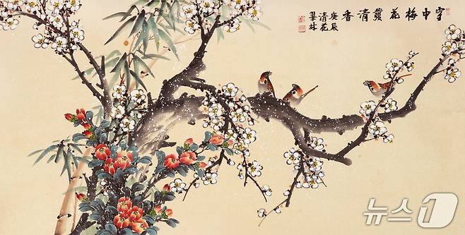 취림 김병석 화백. 설중매, 동백, 참새, 대나무   -  雪中梅花發淸香   눈 속에 피어난 매화와 함께 대나무와 동백, 새들의 모습이 정적 속 생기를 더한다. (한국다향예술협회 제공. 재판매 및 DB금지)