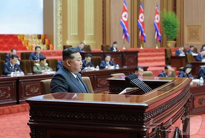 (평양 노동신문=뉴스1) = 김정은 북한 노동당 총비서가 최고인민회의 제14기 제13차 회의에서 발언하고 있다. [국내에서만 사용가능. 재배포 금지. DB 금지. For Use Only in the Republic of Korea. Redistribution Prohibited] rodongphoto@news1.kr
