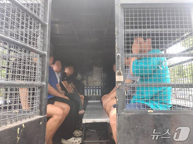 2차 검거 당시 피의자들의 모습. 2025.09.22/뉴스1(서울청 금융범죄수사대 제공)