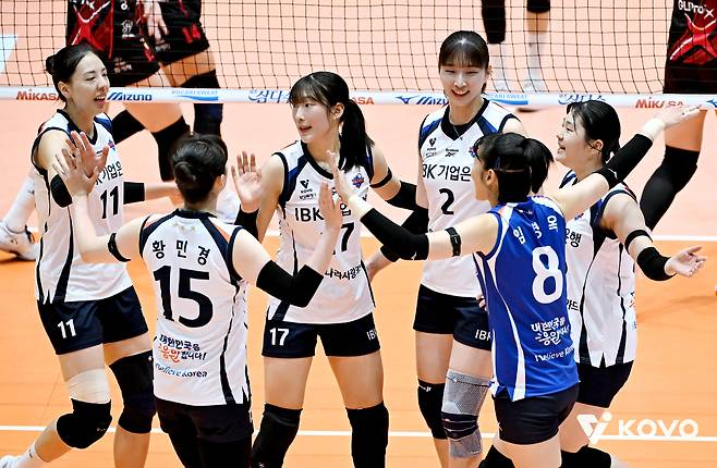 KOVO컵 첫 경기에서 승리한 기업은행. (KOVO 제공)