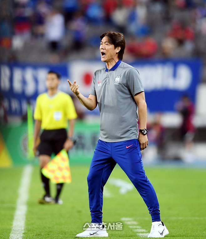 홍명보 감독이 15일 용인 미르스타디움에서 열린 2025 동아시아축구연맹(EAFF) E-1 챔피언십(동아시안컵) 일본과 경기에서 작전지시를 하고 있다.  2025. 7. 15. 용인 | 최승섭기자 thunder@sportsseoul.com