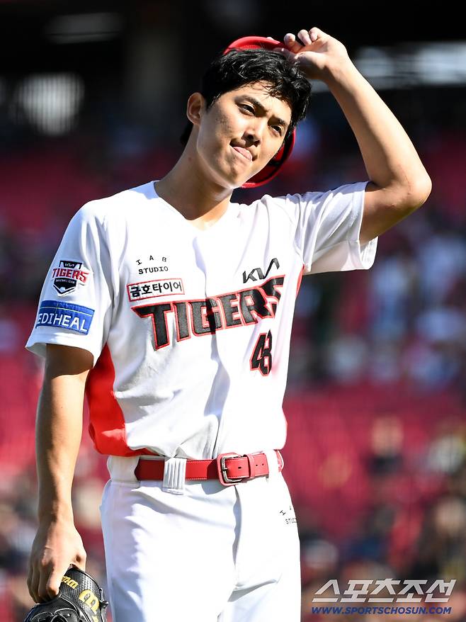 21일 광주KIA챔피언스필드에서 열린 NC와 KIA의 경기, 4회초 2사 만루  KIA 이의리가 NC 김형준을 삼진처리하며 위기를 넘긴 후 더그아웃으로 향하고 있다. 광주=허상욱 기자wook@sportschosun.com/2025.09.21/