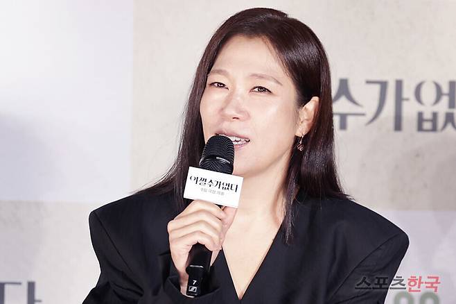 영화 '어쩔수가 없다' 제작보고회에 참석한 배우 염혜란. 25.8.19 ⓒ이혜영 기자 lhy@hankooki.com