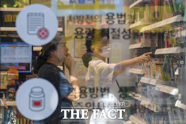 국민건강보험공단은 22일 이날부터 11월 21일까지 두 달간 사무장병원과 면허대여약국 등 불법개설 의료기관·약국에 대한 집중·자진 신고기간을 운영한다고 밝혔다. 사진은 2024년 9월 14일 서울 서초구의 한 약국. /장윤석 기자